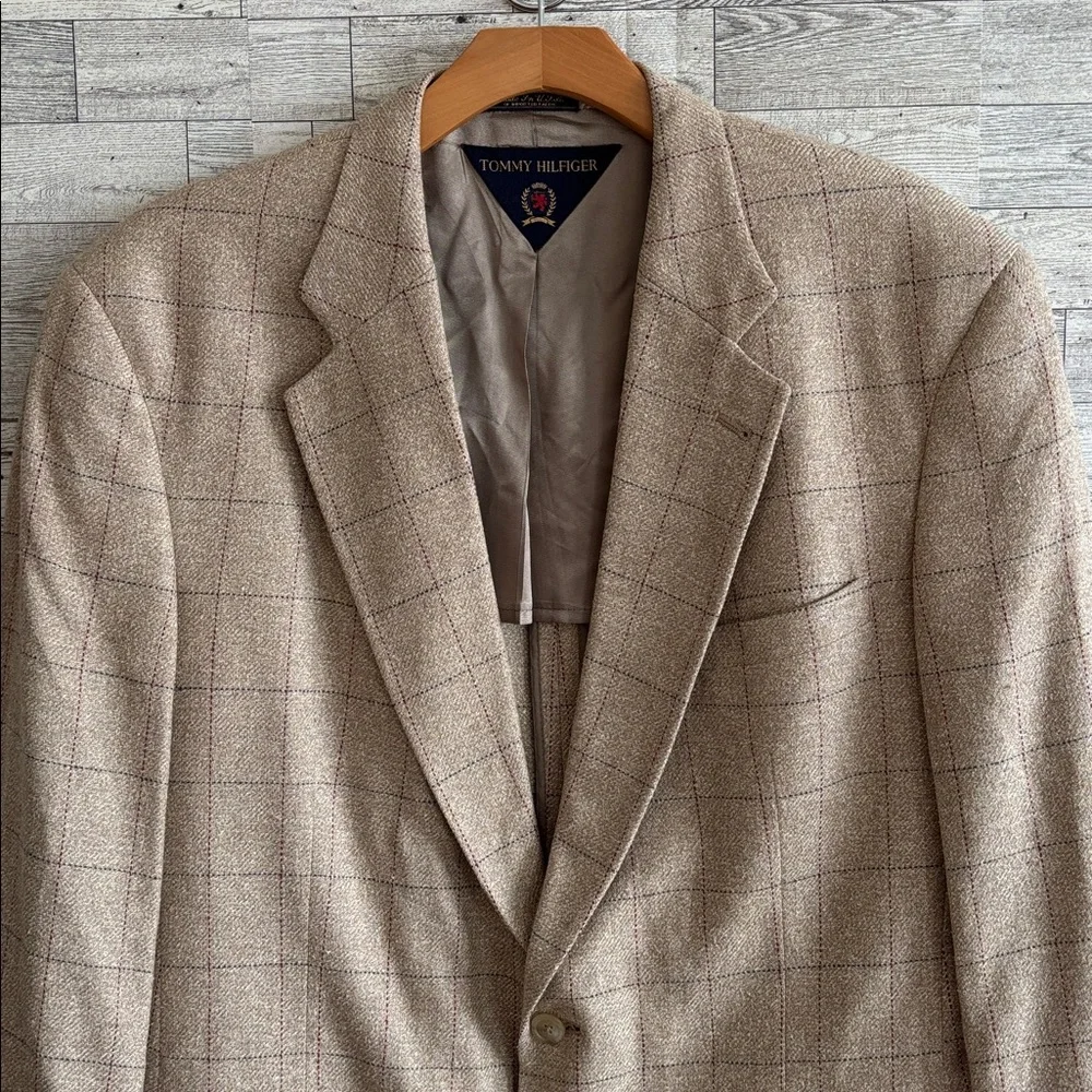 Tommy Hilfiger lining inside